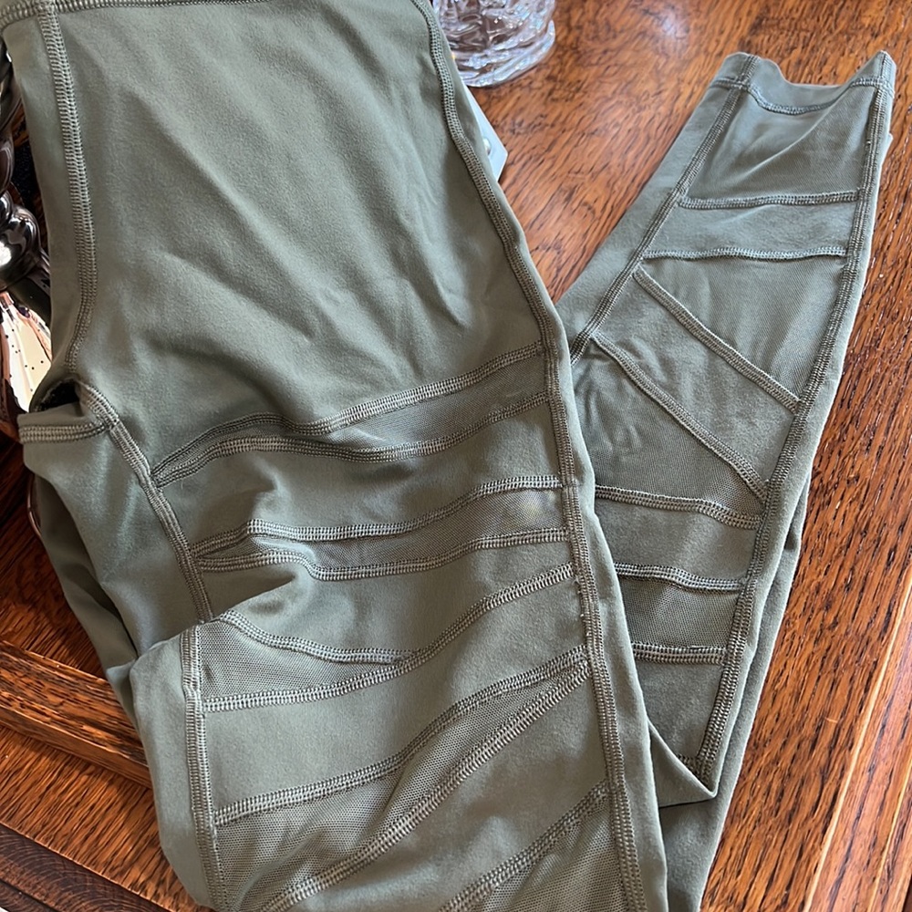 Lululemon - Picture 6 of 6